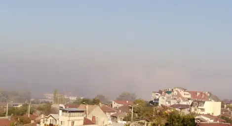 Русе потъна в стряскаща пелена, екоинспекцията видя есенна мъгла