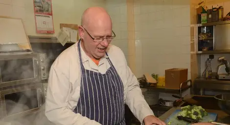 Месарят от Манчестър Тери Гилиган учи русенци как се яде месо по английски