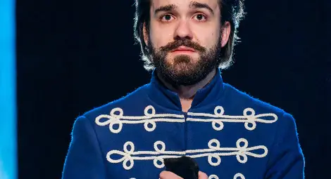 Борислав Апостолов в пиесата "Духът на поета". Снимка: Явор МИЧЕВ Борислав Апостолов в пиесата "Духът на поета". Снимка: Явор МИЧЕВ