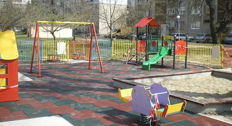 Две русенски фирми избрани да ремонтират 20 детски площадки Две русенски фирми избрани да ремонтират 20 детски площадки