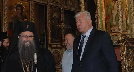 Гергов, Славчо Атанасов и Бареков напуснаха молебена на митрополит Николай заради политическите му пристрастия
