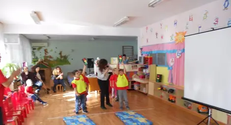 Как да пресичат улиците правилно научиха деца от градина &bdquo;Зора&ldquo;