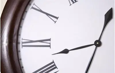 Местим стрелките на часовника с един час напред в неделя