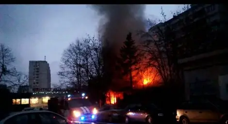 Барака на бездомник изгоря, деца събраха пари за да го нахранят