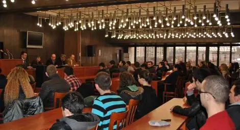 Бъдещи юристи се запознаха с  с работата на местната власт