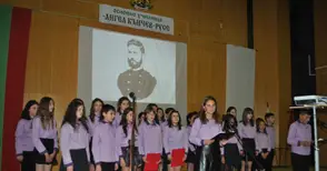 Читалище и училище подкрепиха паметника на Левски в Русе
