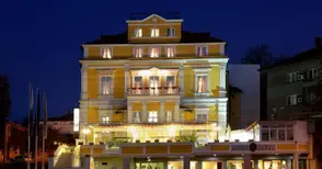 Хотелите отчитат лек ръст на приходите и през първия летен месец