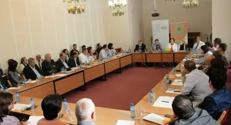 20 партии се обединяват в център-дясно