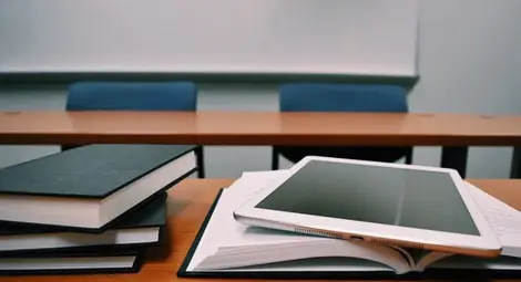 Атестират всички учители и директори: две слаби оценки ще водят до уволнение Атестират всички учители и директори: две слаби оценки ще водят до уволнение