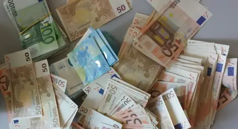 Русенка се прости с 60 000 евро, докато се мести на сигурно място заради вируса