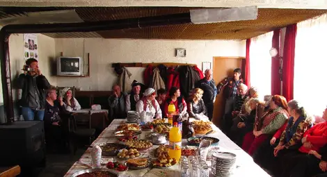 Красивите носии и обичаи на капанци в Гецово впечатлиха ученици етнографи