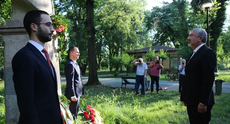 Българи в Букурещ почетоха паметта на Христо Ботев