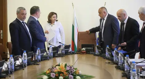 Правителството определя дейността си до края на годината