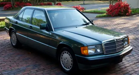 Собственик на класически &bdquo;Мерцедес&ldquo; извоюва над 2.5 пъти по-високо обезщетение след катастрофа