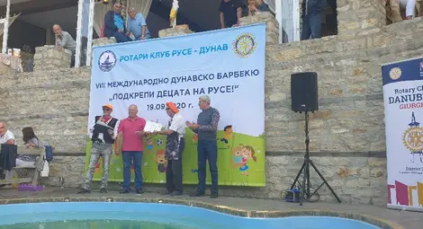 Ротарианци запретнаха ръкави на осмото благотворително барбекю