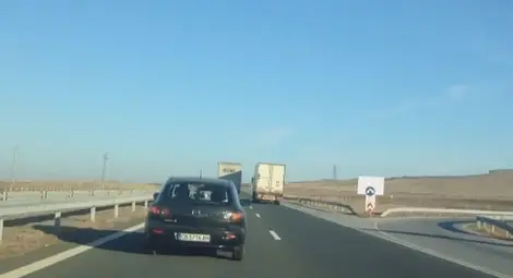 Опасна гонка: Тираджия се надпреварва с друг на АМ "Тракия" (ВИДЕО)