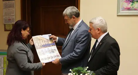 Драгомир Драганов към доц. д-р Десислава Атанасова: Бъдете двигател на все повече иновации и винаги се вслушвайте в гласа на младите Драгомир Драганов към доц. д-р Десислава Атанасова: Бъдете двигател на все повече иновации и винаги се вслушвайте в гласа на младите