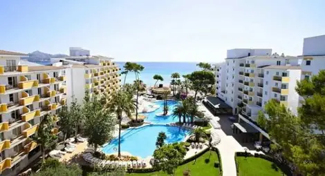 Чужди курорти набират аниматори срещу 1100 евро Чужди курорти набират аниматори срещу 1100 евро