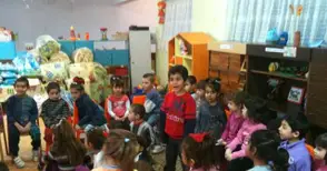 Коледна кауза прелетя Океана с подаръци за „Ралица“ в Русе