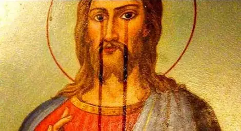 Иконите в Украйна и Русия плачат (видео)