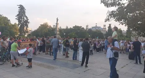 Площадът извика в един глас &bdquo;Въздух за Русе&ldquo;