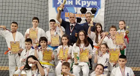 Каратистите на Калинов с куп медали от турнир в Шумен