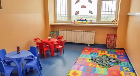 Капачки и дарители обзаведоха детската занималня в УМБАЛ Русе Капачки и дарители обзаведоха детската занималня в УМБАЛ Русе