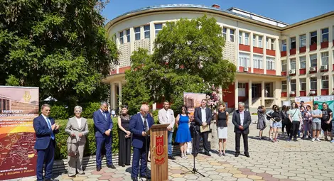 Зам.-министър Явор Гечев: Университетът е уникален, на световно ниво, водещ е у нас и в Европа Зам.-министър Явор Гечев: Университетът е уникален, на световно ниво, водещ е у нас и в Европа