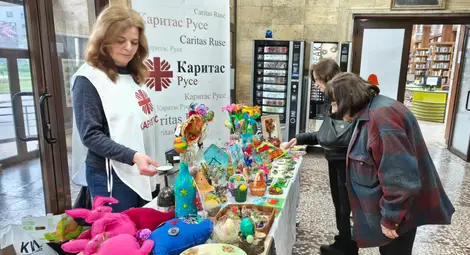 "Каритас"-Русе кани на Великденски базар в Регионална библиотека "Любен Каравелов"