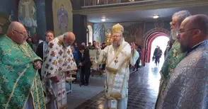 Дядо Наум освети църквата с камбана от Божи гроб в Щръклево