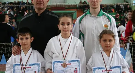 Две титли, сребро и бронз за каратистите на &bdquo;Приста&ldquo;