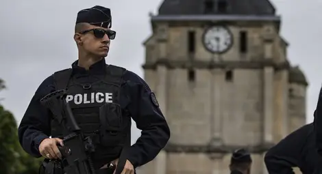 Във Франция задържаха 3 заподозрени за подготовката на атентати