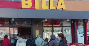 И промоциите управляват опашките пред хипермаркетите