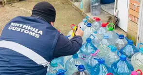 380 кила ракия без акциз открити във вилна зона край Русе