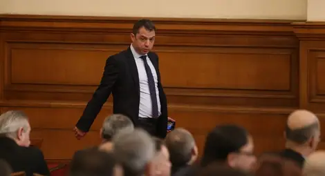 Депутатите приеха оставката на Делян Добрев