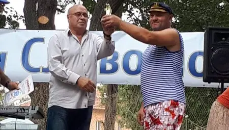 Емил Николов взе наградата за печена риба.