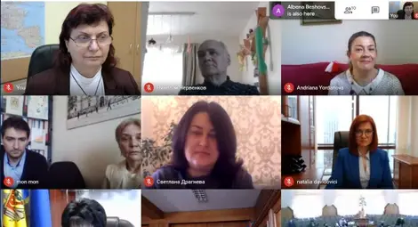 Ректорът на Русенския университет проф.Белоев с поздравителен адрес до Иван Паслар и Мария Паслар