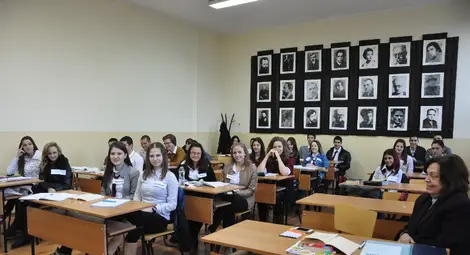 „Чорбаджийка“ и „ратаи“ си смениха местата в Английската за Димитровден „Чорбаджийка“ и „ратаи“ си смениха местата в Английската за Димитровден