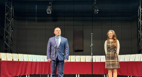 Кметът Пенчо Милков отличи децата с изявени дарби за 2023 г. Кметът Пенчо Милков отличи децата с изявени дарби за 2023 г.