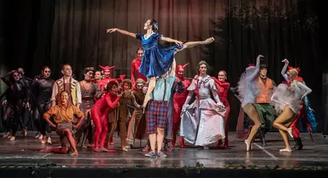 Сцена от балета &bdquo;Ян Бибиян&ldquo; на русенската опера. Снимки: Интернет