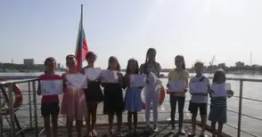 Деца се разходиха с корабче по Дунав и взеха награди за рисунки