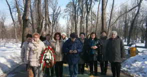 Пенсионери от Щръклево се поклониха на свети български места в Букурещ