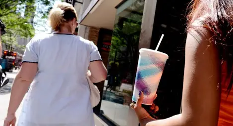 Един час стоене предпазва от затлъстяване