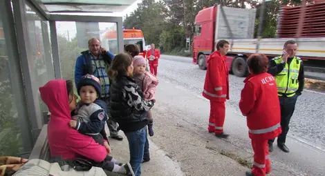 Румънски &bdquo;Нисан&ldquo; се обърна край Русе на връщане от Италия