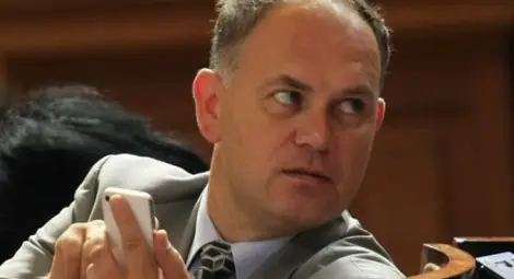 Кадиев иска забрана за регистрация на коли с десен волан