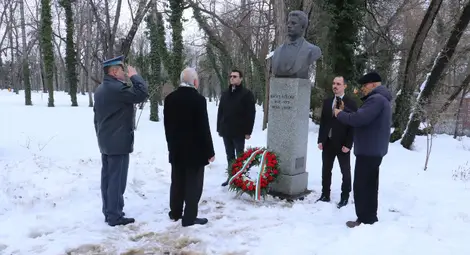 Десетки българи в румънската столица Букурещ почетоха&nbsp;153-ата годишнина от гибелта на Васил Левски
