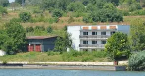 Гребната база на кея ще търси наемател