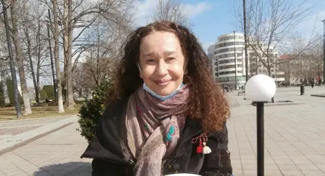 Русенското детство нашепва цветните приказки на Еслица Попова