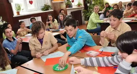 Числови редици, пъзели и Рубик куб раздаваха бонбони