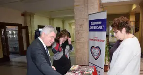 Майки събират пари за зелено  училище с базар на мартенички